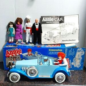 Vintage Annie Limousine AND 5 Dolls...EUC